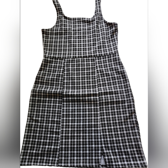 wonder nation Other - Wonder Nation Black and White Sleeveless Mock Neck Dress